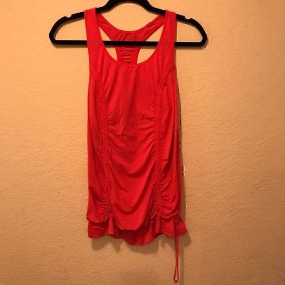 *30off3* NWOT. Lululemon workout coral top